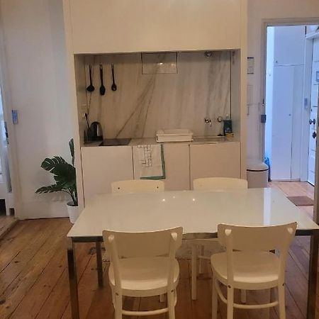 Tiny Suite With Private Bathroom - Bairro Alto Lisbon Exterior photo