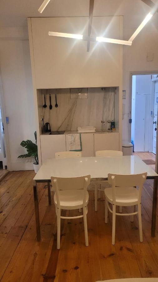Tiny Suite With Private Bathroom - Bairro Alto Lisbon Exterior photo